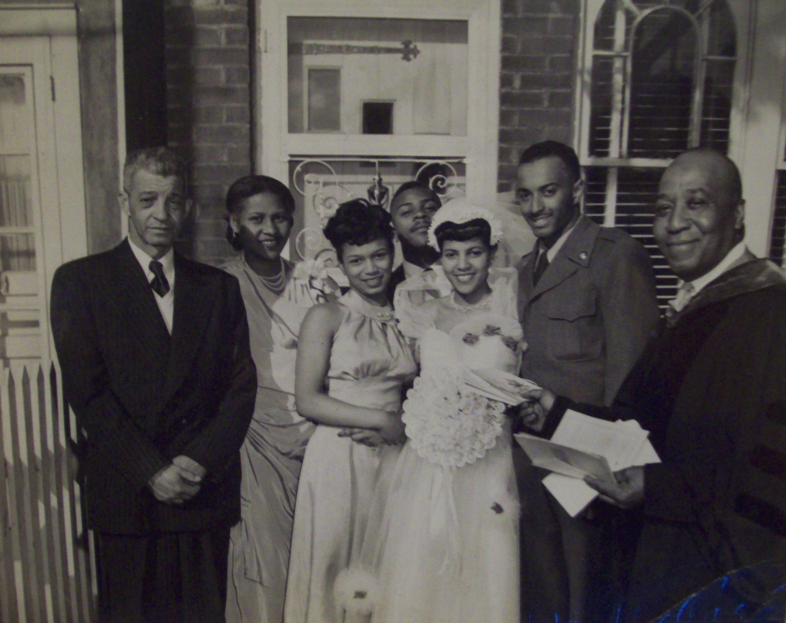 Aunt-Hellen-Uncle-LaVern-Wedding-with-Gramdfather-Samuel-Johnson