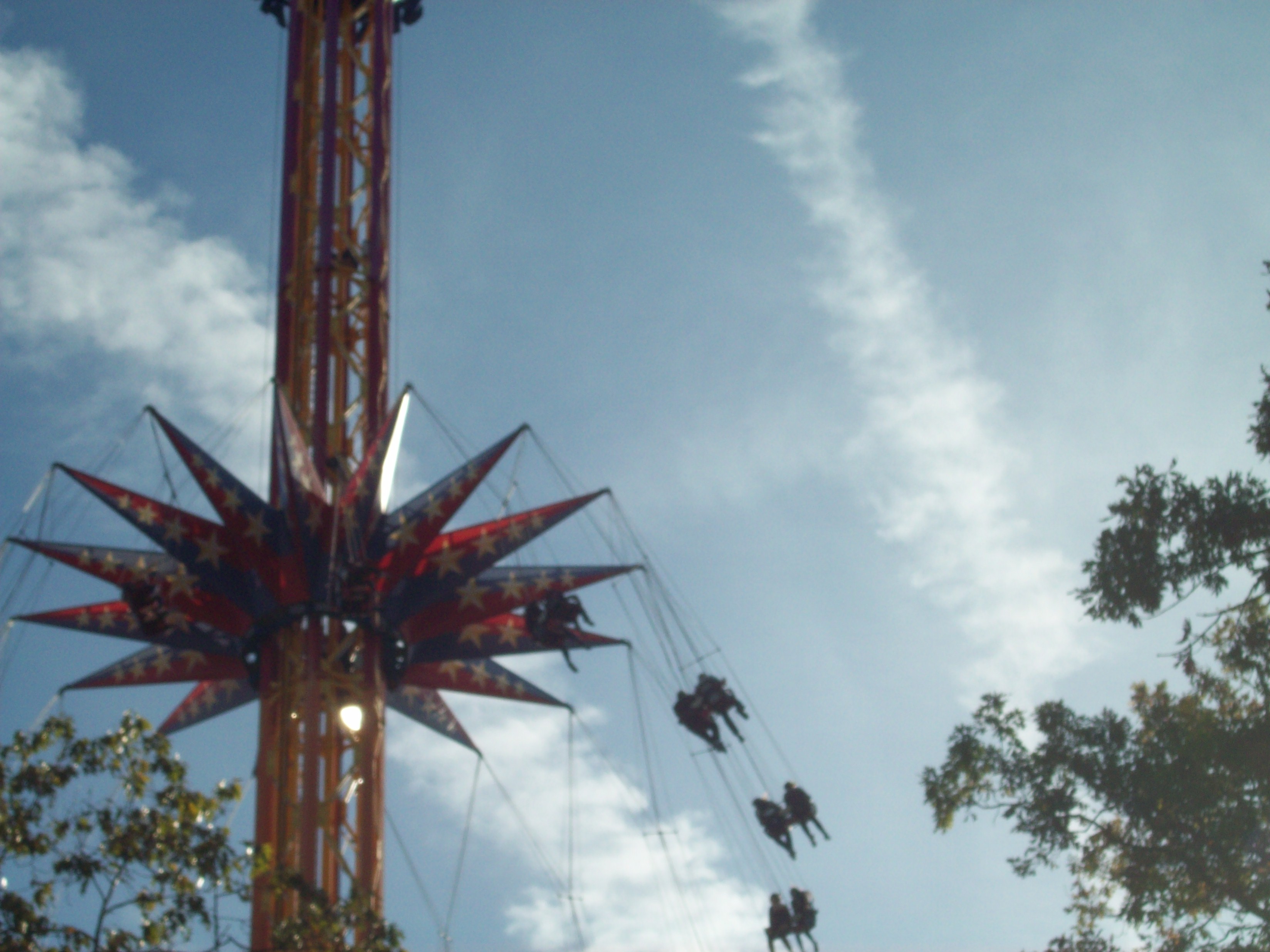 Below chemtrails at 6 Flags Amusement Park