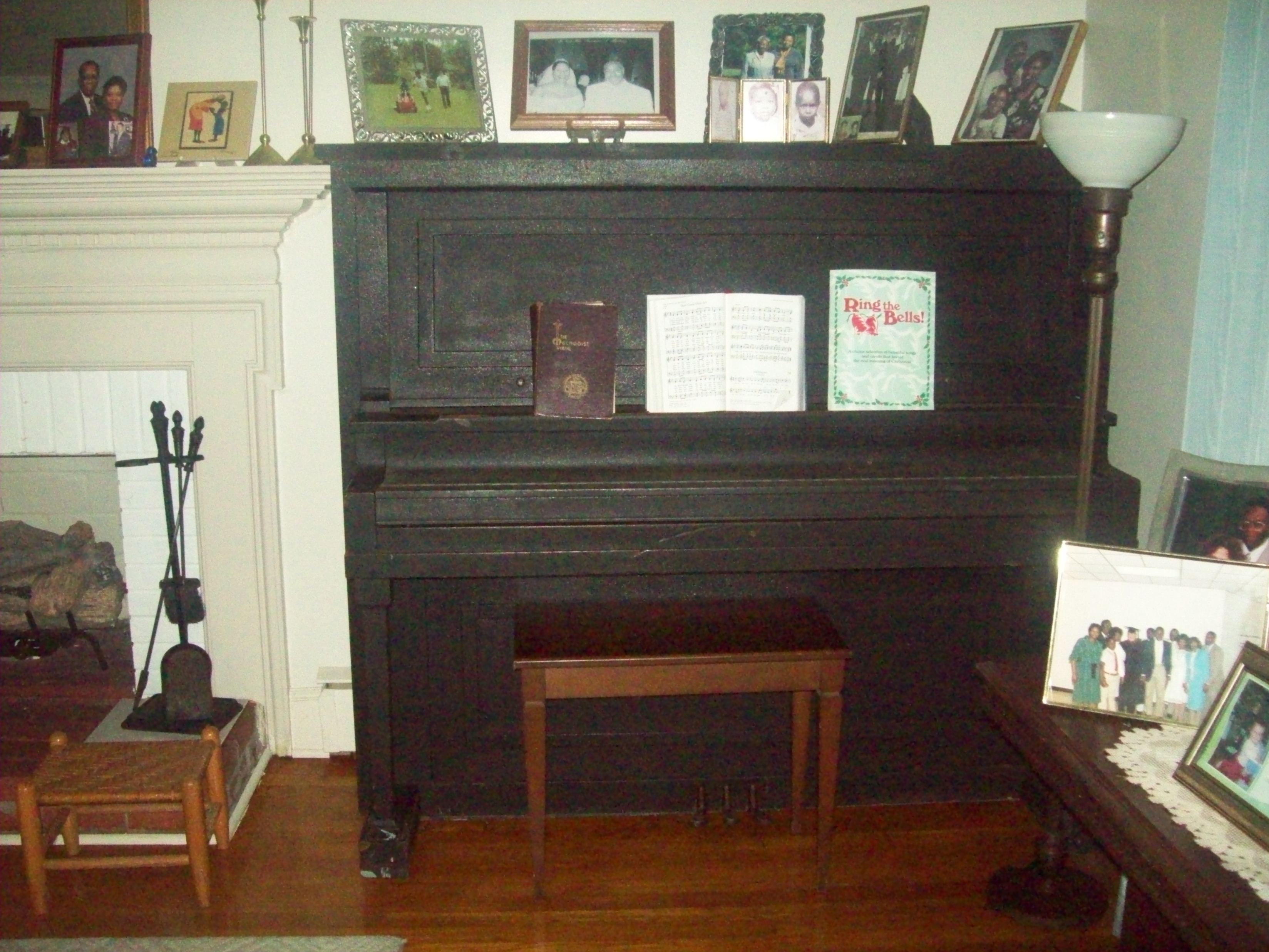 caregiving and residential interiors in-vesica,com In-Vesica Art Design Energy Robinson Residence Living Room, Orangeburg, SC by Allison L. Williams Hill caregiving and residential interiors in-vesica,com In-Vesica Art Design Energy Robinson Residence Living Room, Orangeburg, SC by Allison L. Williams Hill